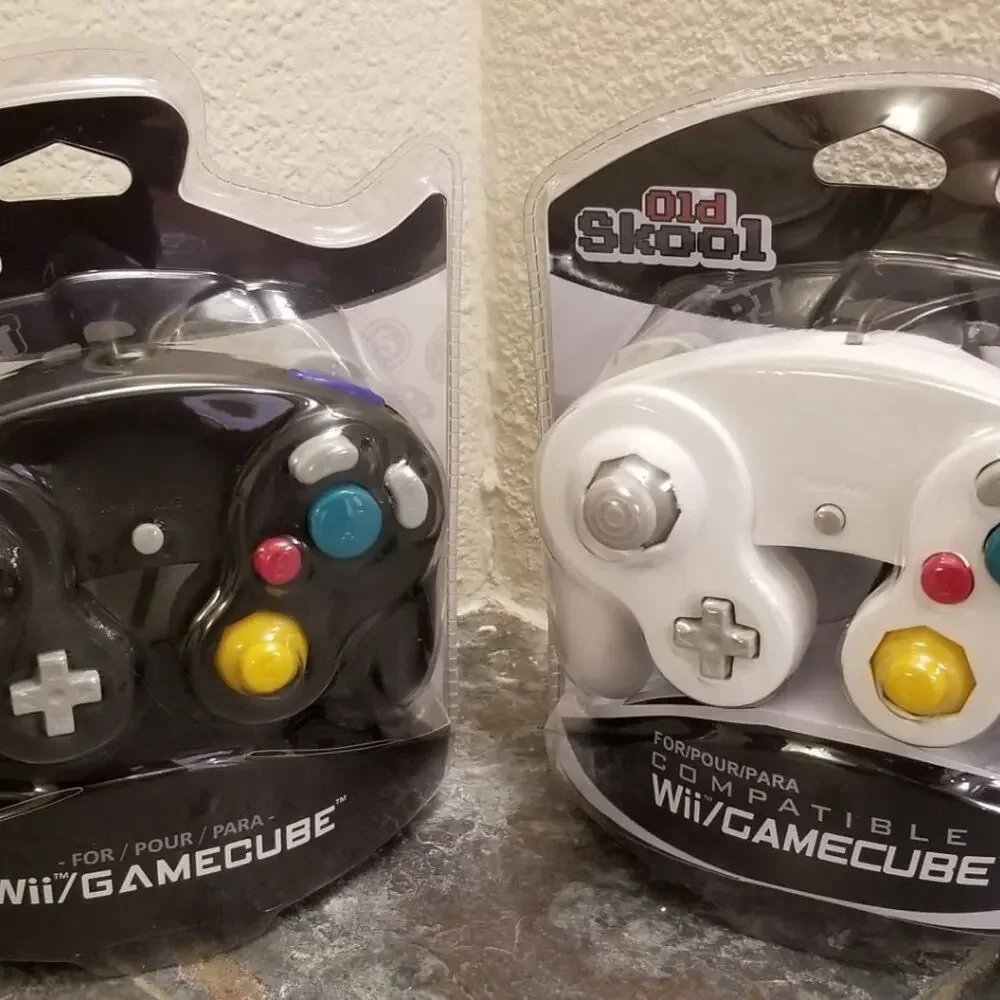 2 Gamecube Controllers - Black & White (NEW) - Nintendo - Old Skool